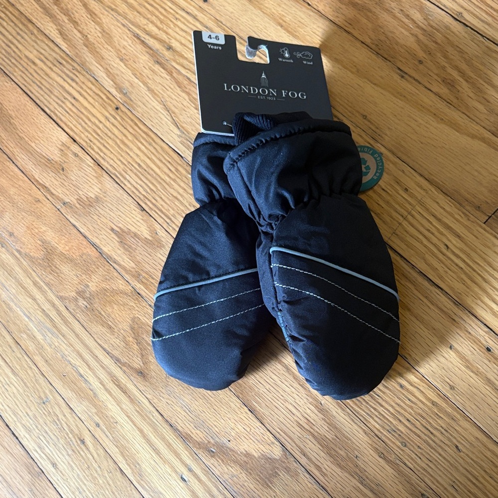 *London Fog Black Kids Insulated Mittens with Reflective Stitching